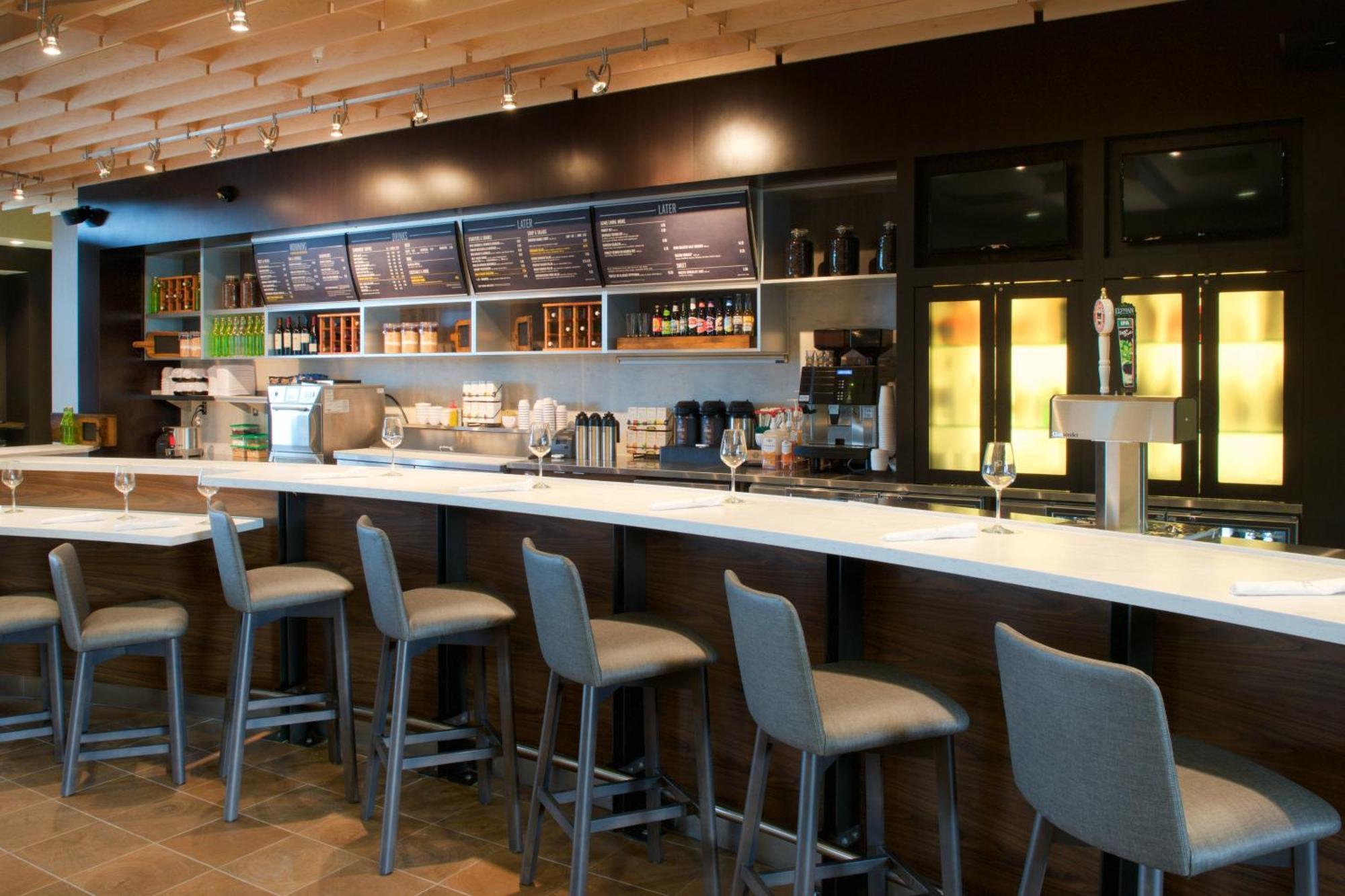 西雅图埃弗里特市区万怡酒店 外观 照片