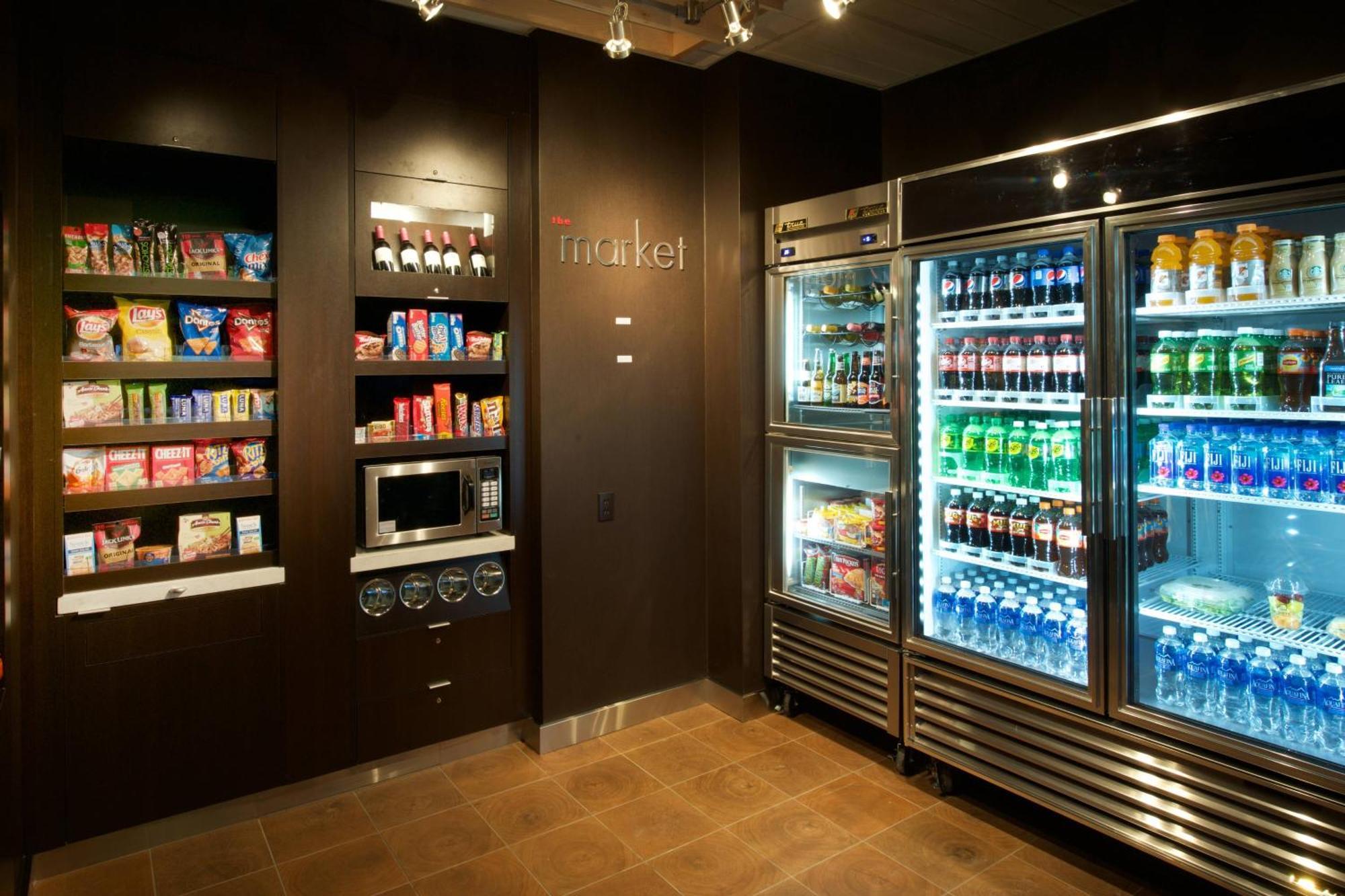 西雅图埃弗里特市区万怡酒店 外观 照片