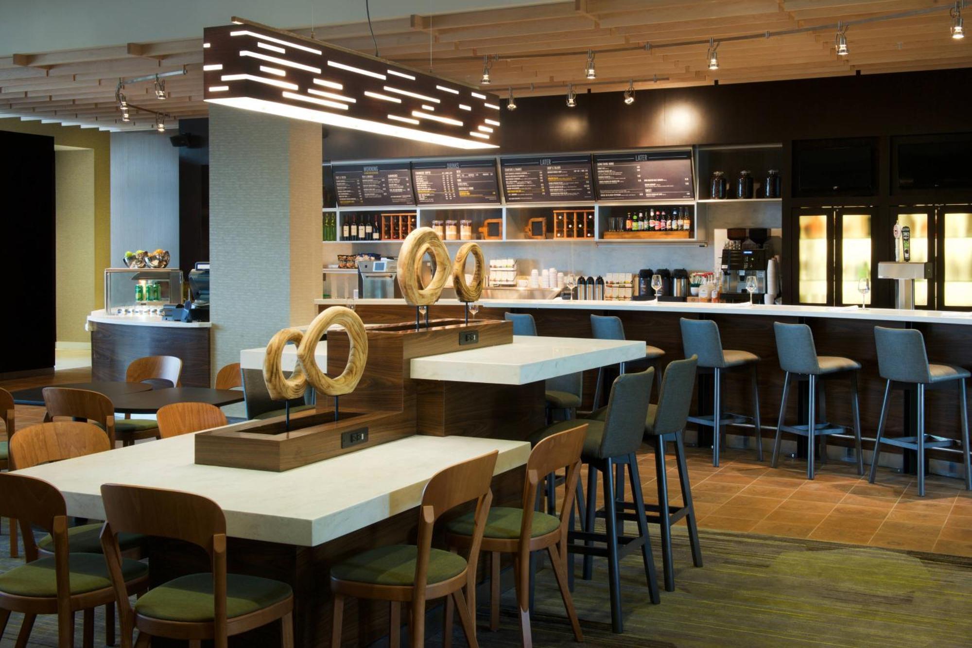 西雅图埃弗里特市区万怡酒店 外观 照片